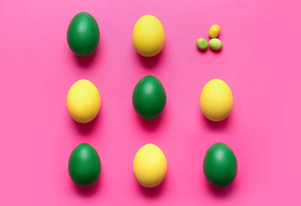 Diverse Uova Pasqua Dipinte Sfondo Colore — Foto Stock