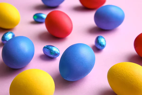 Различные Окрашенные Пасхальные Яйца Цветном Фоне — стоковое фото