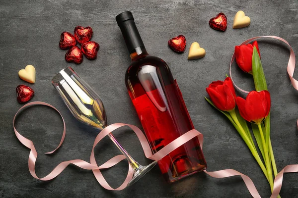 Wine Bottle Glass Tulip Flowers Chocolate Candies Shape Heart Black — Stock Photo, Image