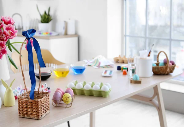 Evde Paskalya Kutlaması Için Yumurta Boyuyorum — Stok fotoğraf