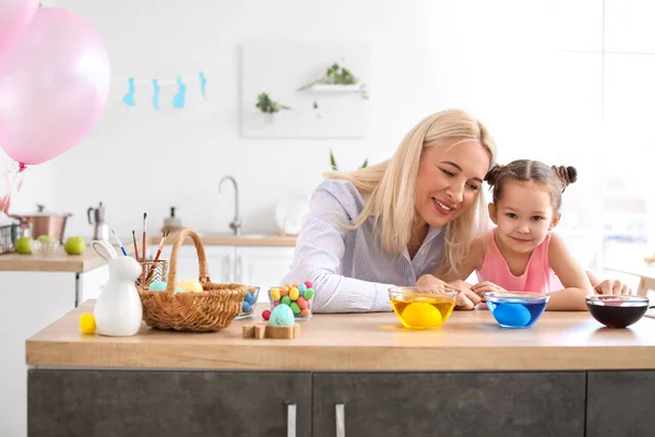 Little Girl Her Grandmother Painting Easter Eggs Home — Stock Photo, Image