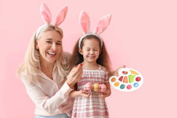 Happy Little Girl Her Grandmother Easter Eggs Paints Having Fun — Stock Photo, Image