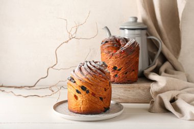 Hafif arka planda lezzetli Paskalya pastaları