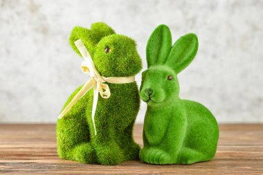 Paskalya tavşanları arkaplanda