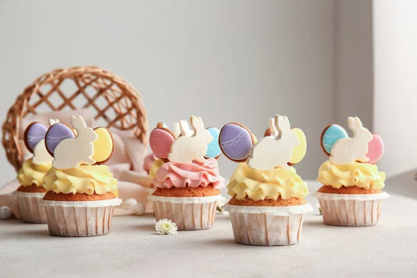 Tasty Easter Cupcakes Flowers Light Background — Stock Photo, Image