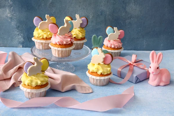 Tasty Easter Cupcakes Blue Background — Stock Photo, Image