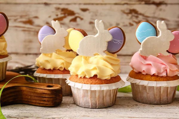 Tasty Easter Cupcakes Light Wooden Table Closeup — Stock Photo, Image