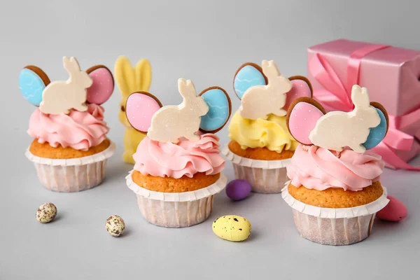 Tasty Easter Cupcakes Eggs Grey Background — Stock Photo, Image