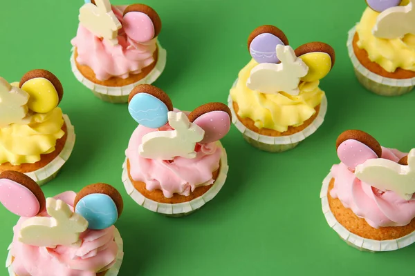 Leckere Ostern Cupcakes Auf Grünem Hintergrund — Stockfoto