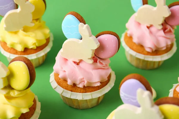 Tasty Easter Cupcakes Green Background Closeup — Stock Photo, Image