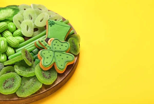 Wooden Board Different Sweets Patrick Day Celebration Yellow Background Closeup — Stock Photo, Image