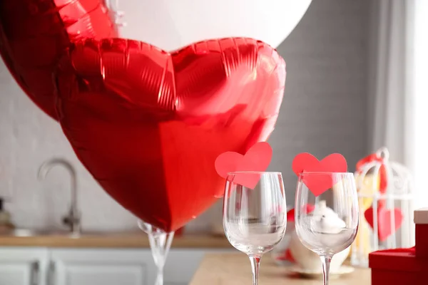 Wine Glasses Kitchen Decorated Valentine Day Celebration Closeup — Stock Photo, Image