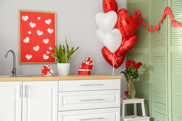 Theken Mit Zimmerpflanze Und Stilvollem Dekor Zum Valentinstag Der Küche — Stockfoto