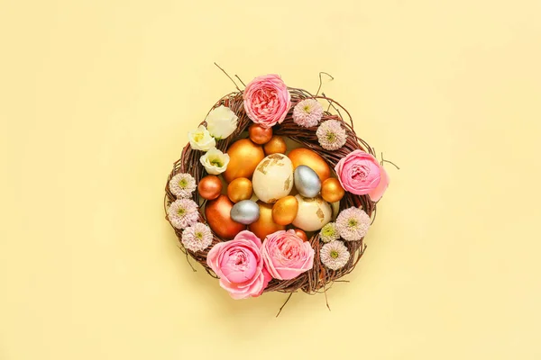 Wreath Easter Eggs Flowers Beige Background — Stock Photo, Image