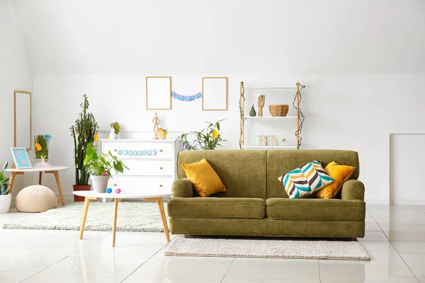 Interior Light Living Room Green Sofa Easter Eggs — Stock Photo, Image
