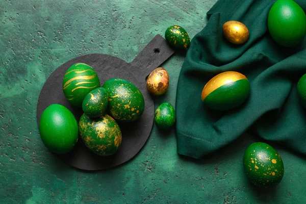 Board Stylish Easter Eggs Green Background — Stock Photo, Image