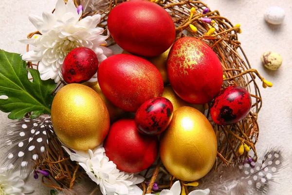 Nest Stylish Easter Eggs Feathers Flowers Light Background — Stock Photo, Image