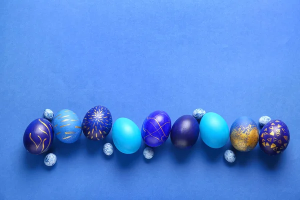 Eleganti Uova Pasqua Sfondo Blu — Foto Stock