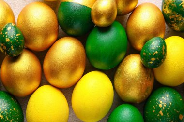 Arka plan olarak farklı Paskalya yumurtaları, yakın plan