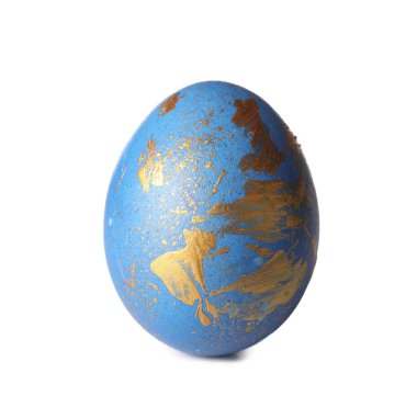 Beyaz arka plan üzerinde renkli Paskalya yortusu yumurta