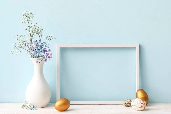 Composition Photo Frame Easter Eggs Flowers Table Color Wall — Stock Photo, Image