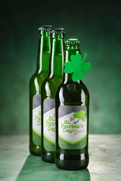 Bottles Beer Green Background Patrick Day Celebration — Stock Photo, Image