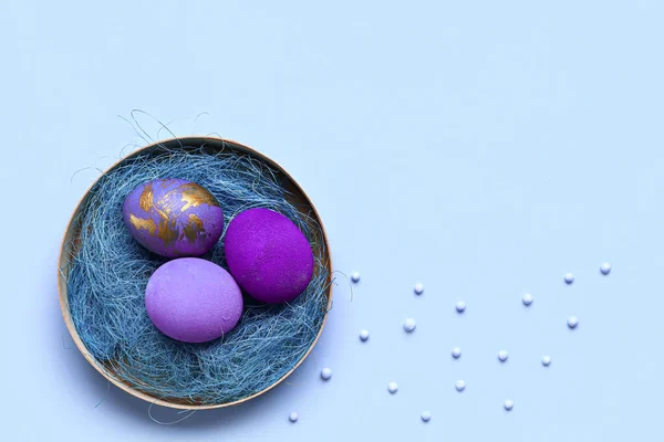 Renkli Paskalya Yumurtalarının Olduğu Bir Tabak — Stok fotoğraf