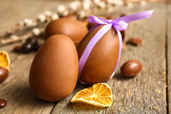 Ovos Páscoa Chocolate Fundo Cor Close — Fotografia de Stock