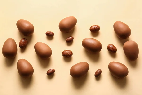 Verschillende Chocolade Paaseieren Beige Achtergrond — Stockfoto