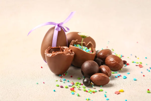Broken Chocolate Easter Eggs Sprinkles Light Background Closeup — Stock Photo, Image