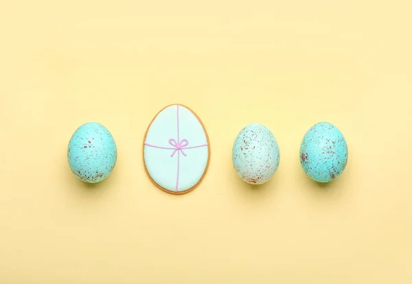 Composition Creative Easter Cookie Painted Eggs Yellow Background — Stock Photo, Image