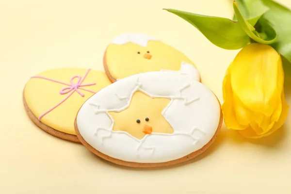 Composition Creative Easter Cookies Flower Yellow Background Closeup — Stock Photo, Image