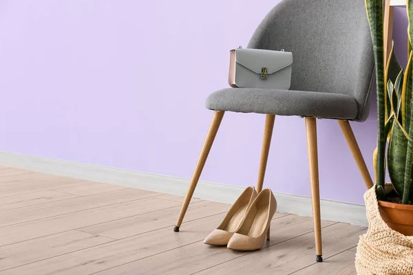 Chair Bag Heels Lilac Wall Hallway — Stock Photo, Image