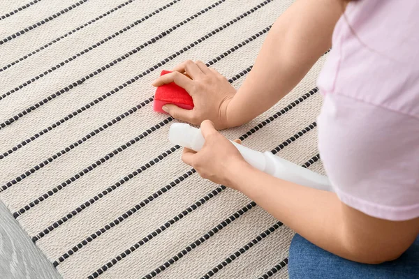 Woman Cleaning Striped Carpet Sponge Detergent Closeup — Stock Photo, Image