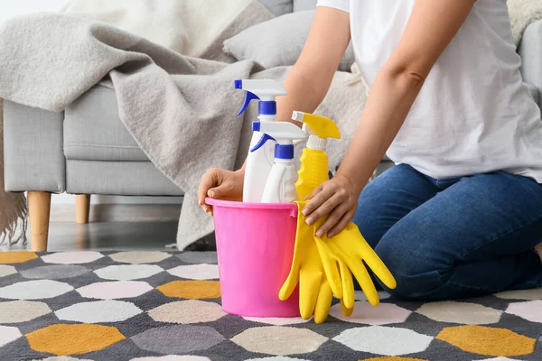 Woman Cleaning Supplies Sitting Colorful Carpet Home — Stock Photo, Image