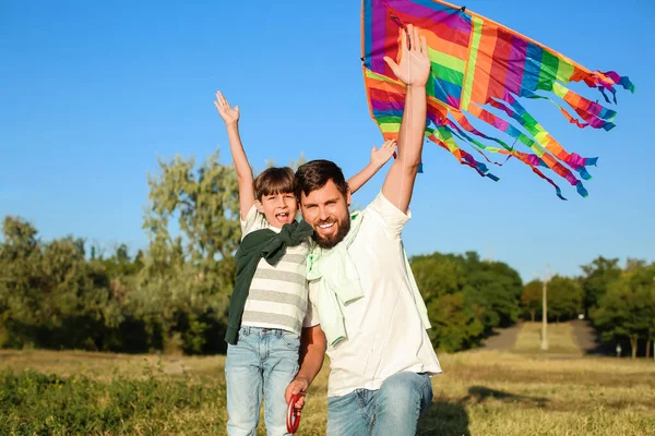 Happy Father Kite His Little Son Park — Stock Photo, Image