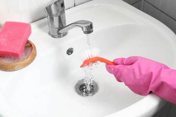 Woman Washing Brush Sink Closeup — Stock Photo, Image