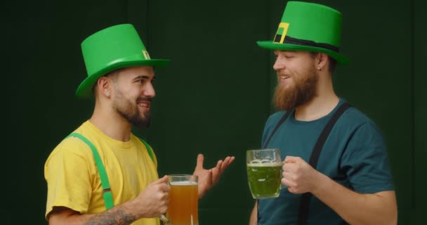 Handsome Bearded Men Drinking Beer Dark Background Patrick Day Celebration — Stock Video