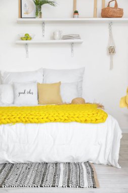 Konforlu yatak odasının modern iç mekanı