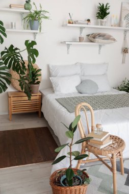 Modern yatak odasının iç dekorasyonu.