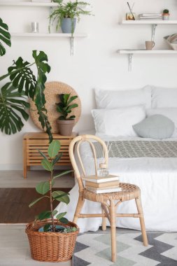 Modern yatak odasının iç dekorasyonu.