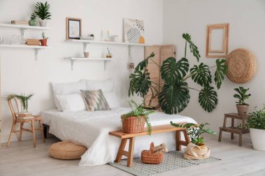 Modern yatak odasının iç dekorasyonu.