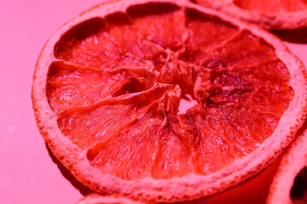 Rebanada Rosada Fruta Naranja Seca Primer Plano — Foto de Stock