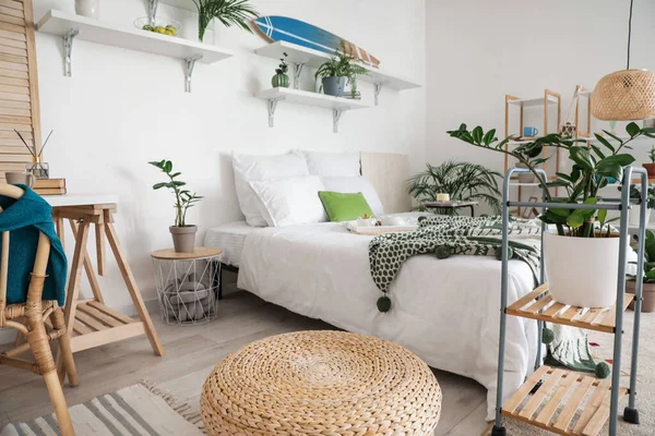 Stilvolles Interieur Moderner Schlafzimmer Mit Zimmerpflanzen — Stockfoto