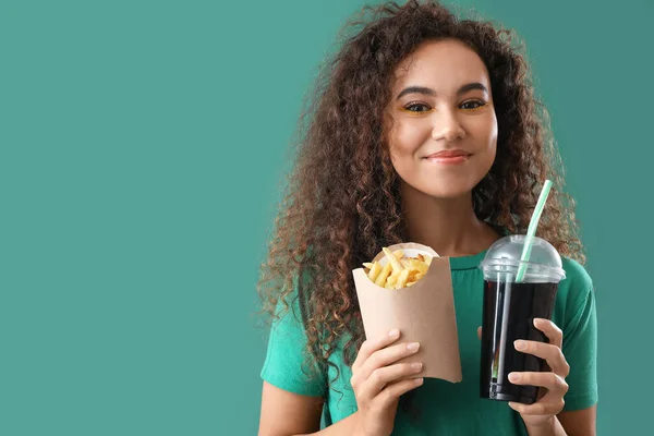 Young African American Woman French Fries Cola Green Background — Stock Photo, Image