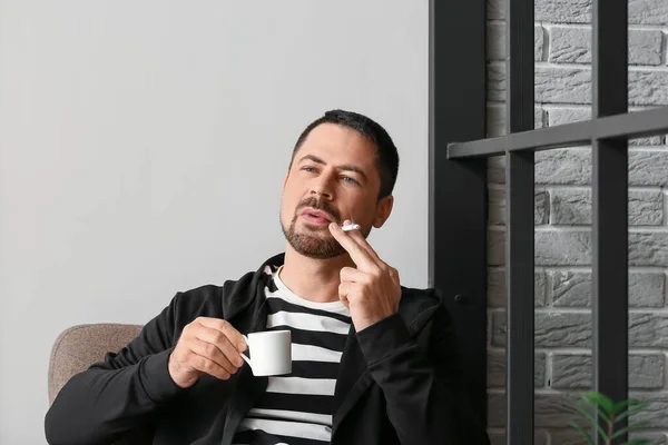 Smoking Man Drinking Coffee Home — Stock Photo, Image