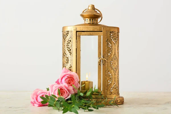 Lanterne Musulmane Fleurs Sur Fond Clair — Photo