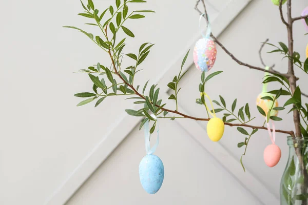 Composición Con Ramas Árbol Verde Huevos Pascua Sobre Fondo Gris —  Fotos de Stock