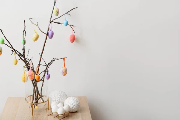 Ramas Árboles Con Diferentes Huevos Pascua Una Decoración Elegante Mesa — Foto de Stock