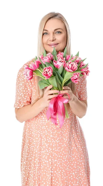 배경에 꽃다발이 아름다운 여성의 기념행사 — 스톡 사진